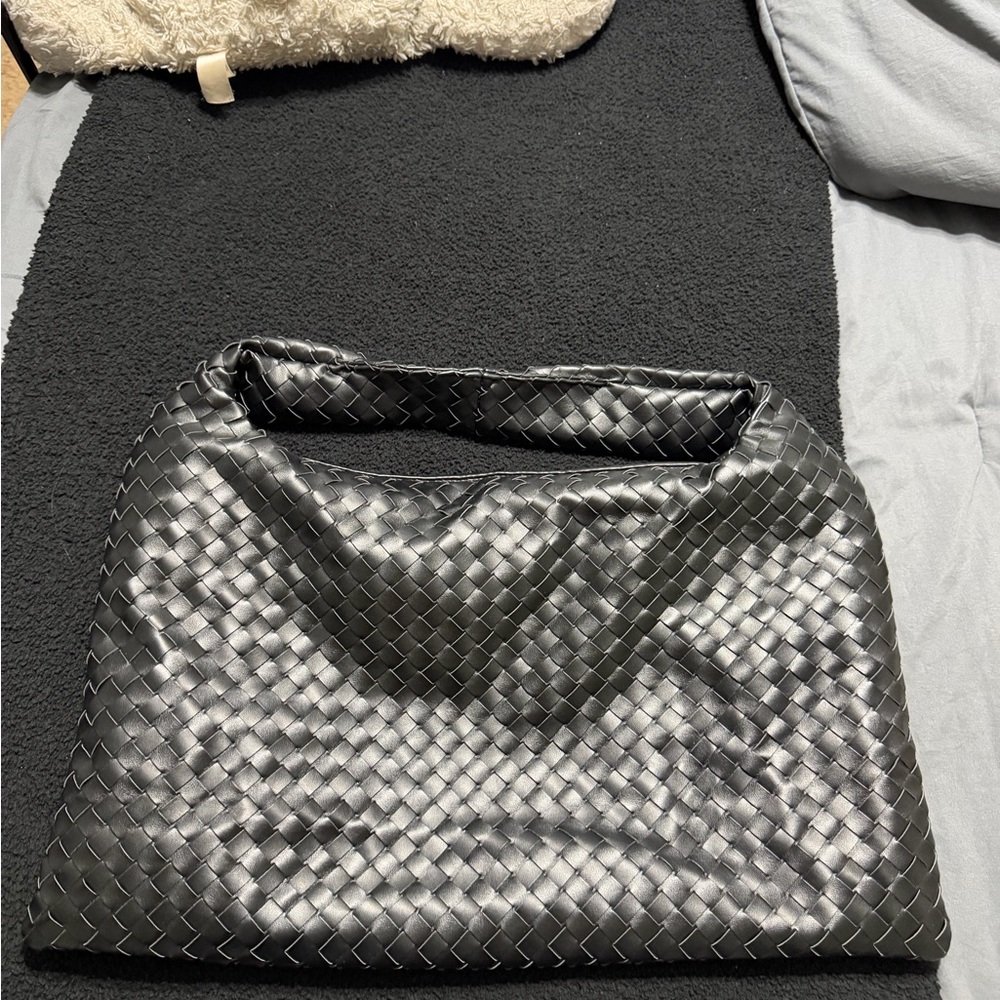 Woven tote bag